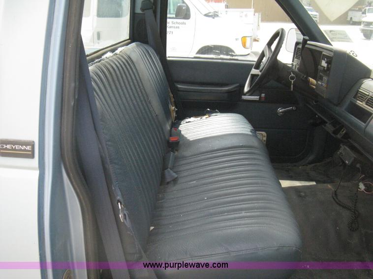 image for item H5369 1991 Chevrolet Cheyenne 1500 pickup truck
