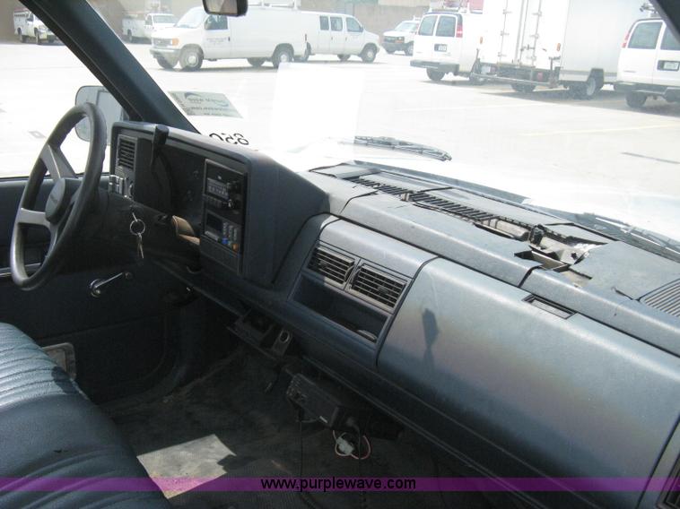 image for item H5369 1991 Chevrolet Cheyenne 1500 pickup truck