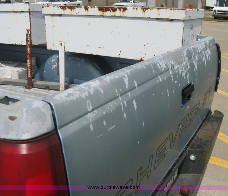 image for item H5369 1991 Chevrolet Cheyenne 1500 pickup truck