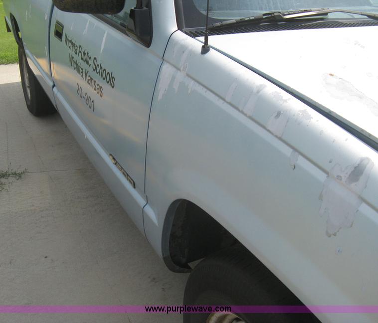 image for item H5369 1991 Chevrolet Cheyenne 1500 pickup truck