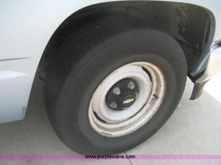 image for item H5369 1991 Chevrolet Cheyenne 1500 pickup truck