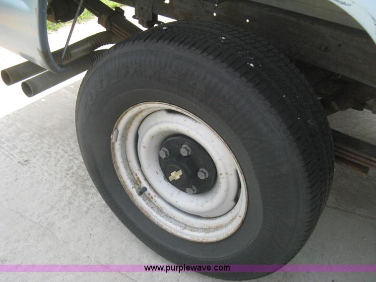 image for item H5369 1991 Chevrolet Cheyenne 1500 pickup truck