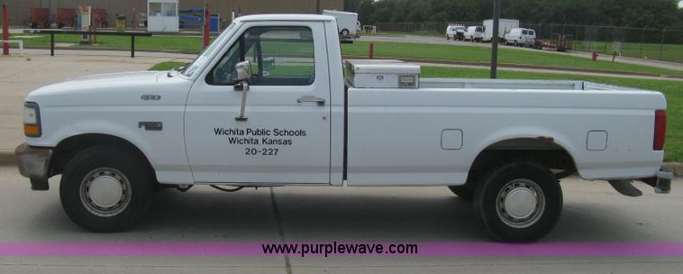 image for item H5370 1993 Ford F150 XL pickup truck