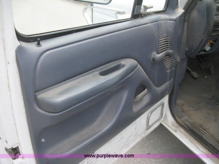 image for item H5370 1993 Ford F150 XL pickup truck