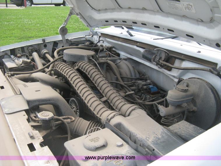 image for item H5370 1993 Ford F150 XL pickup truck