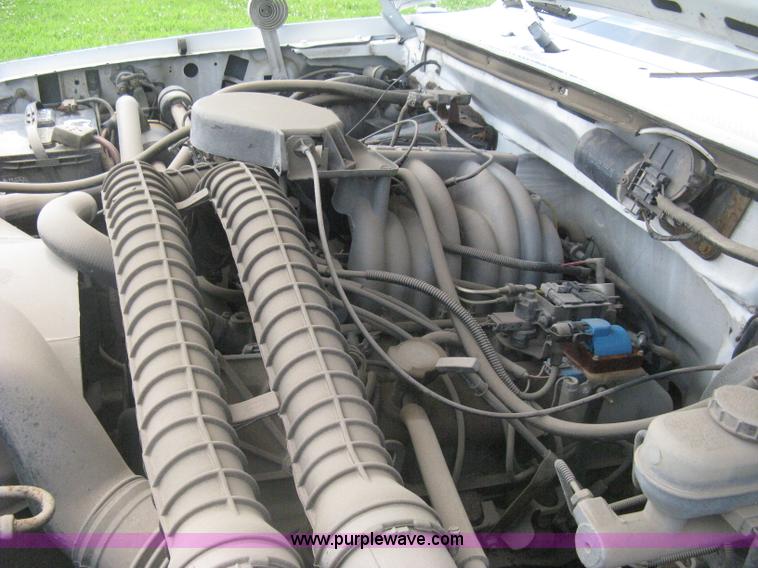 image for item H5370 1993 Ford F150 XL pickup truck