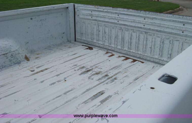 image for item H5370 1993 Ford F150 XL pickup truck