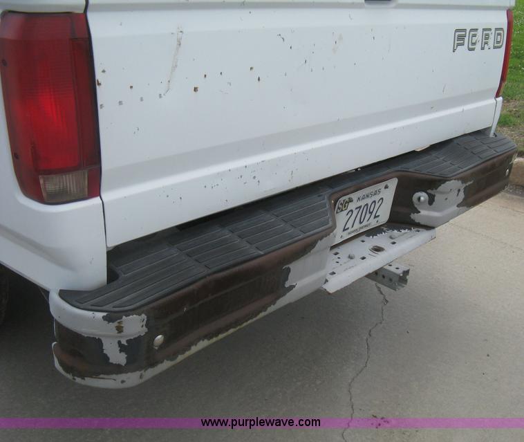 image for item H5370 1993 Ford F150 XL pickup truck