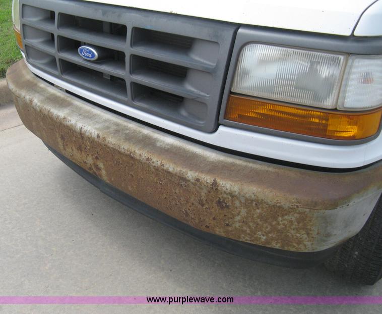 image for item H5370 1993 Ford F150 XL pickup truck