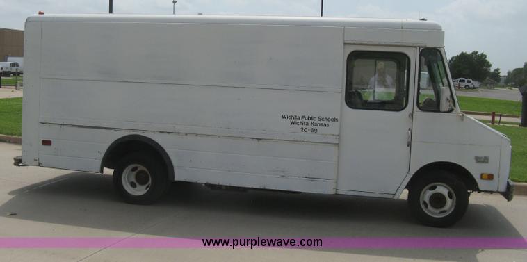 image for item H5372 1981 Chevrolet P30 step van