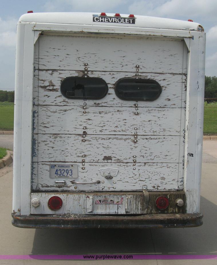 image for item H5372 1981 Chevrolet P30 step van