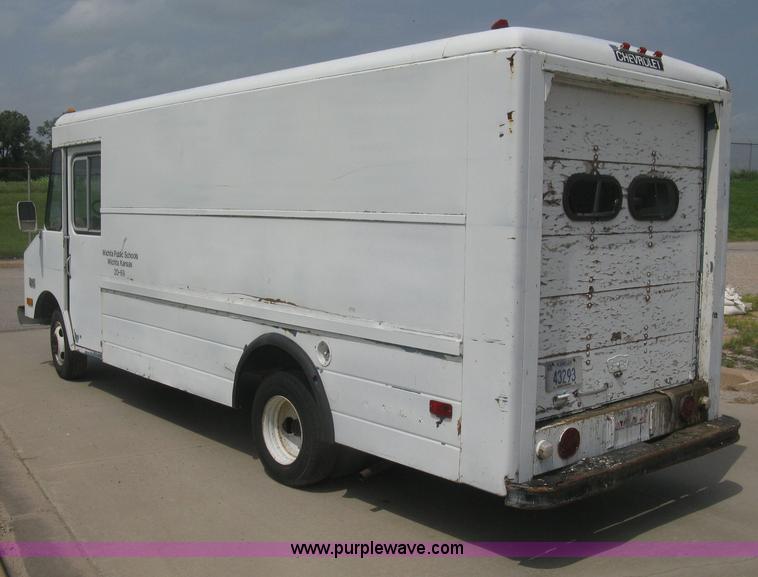 image for item H5372 1981 Chevrolet P30 step van