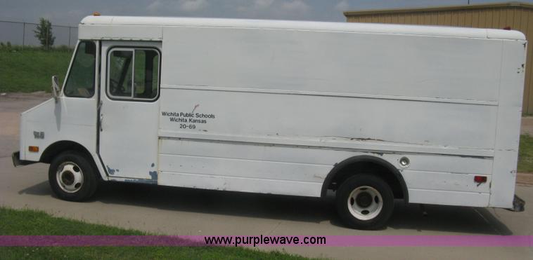 image for item H5372 1981 Chevrolet P30 step van