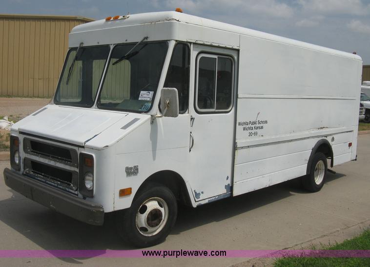 image for item H5372 1981 Chevrolet P30 step van