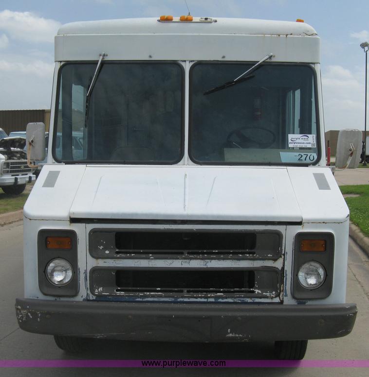 image for item H5372 1981 Chevrolet P30 step van