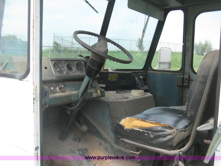 image for item H5372 1981 Chevrolet P30 step van