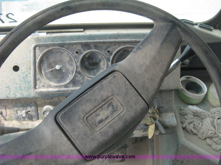 image for item H5372 1981 Chevrolet P30 step van