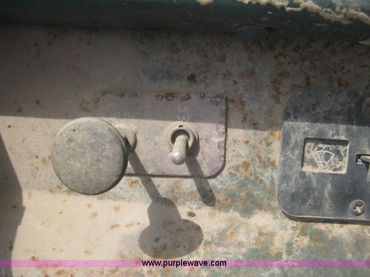 image for item H5372 1981 Chevrolet P30 step van