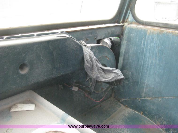 image for item H5372 1981 Chevrolet P30 step van