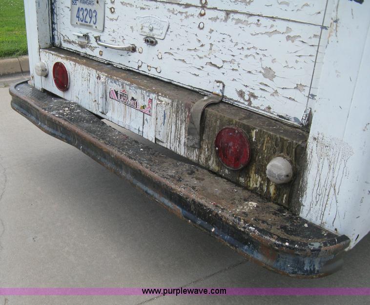 image for item H5372 1981 Chevrolet P30 step van