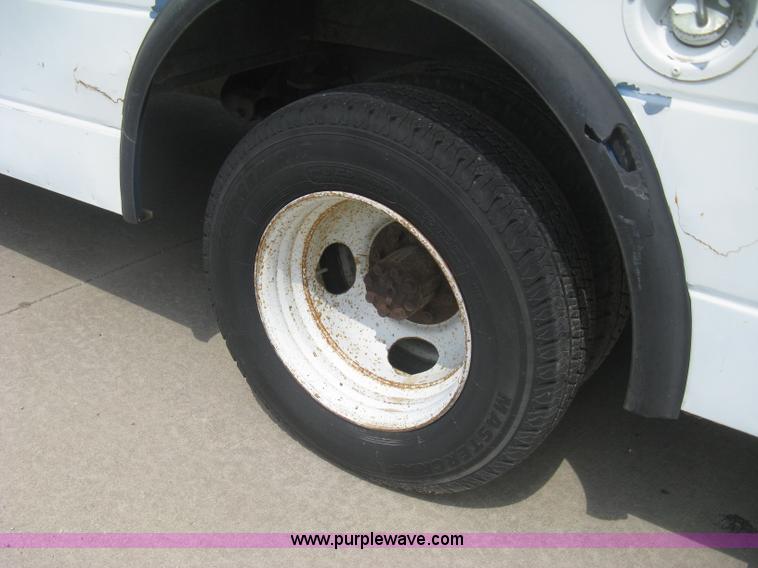 image for item H5372 1981 Chevrolet P30 step van