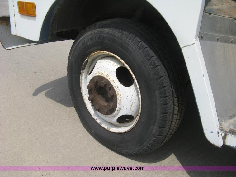 image for item H5372 1981 Chevrolet P30 step van