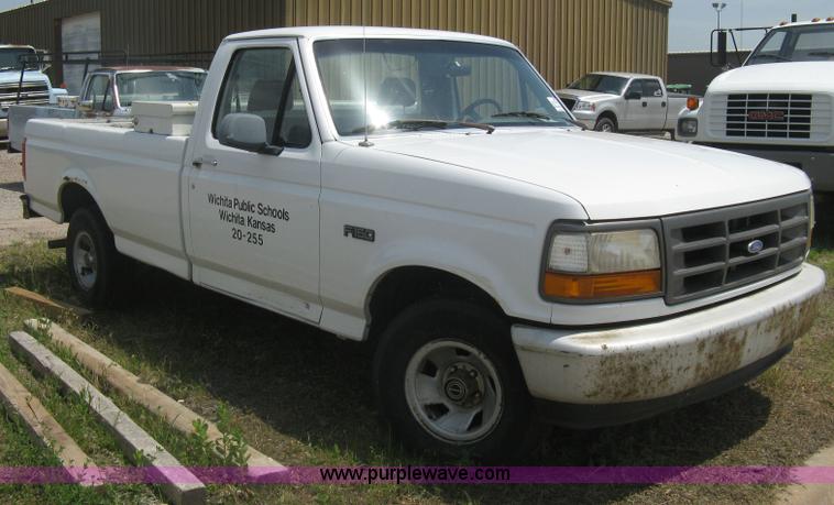 image for item H5375 1996 Ford F150 pickup truck
