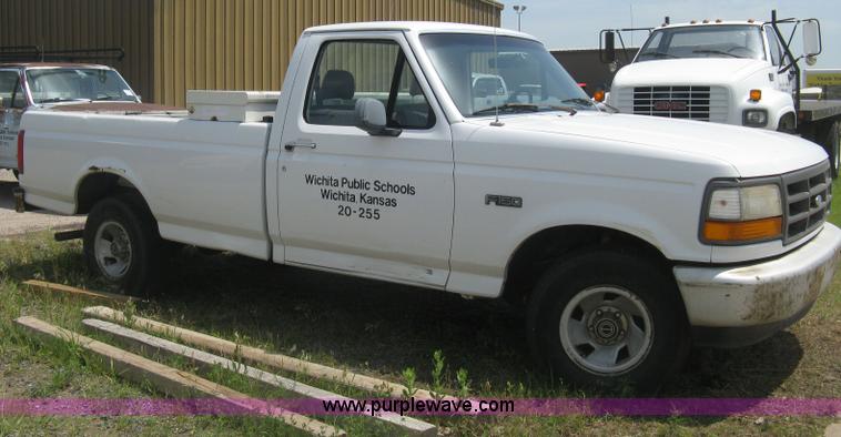 image for item H5375 1996 Ford F150 pickup truck