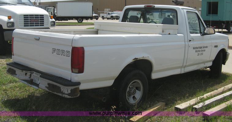 image for item H5375 1996 Ford F150 pickup truck