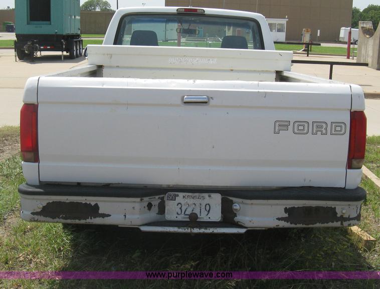image for item H5375 1996 Ford F150 pickup truck