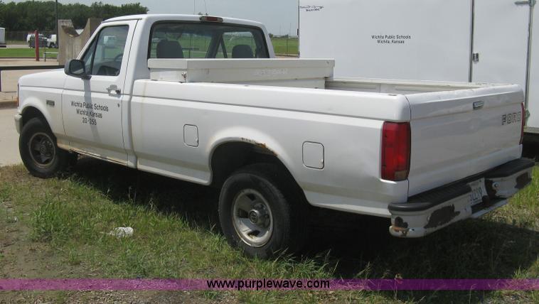 image for item H5375 1996 Ford F150 pickup truck