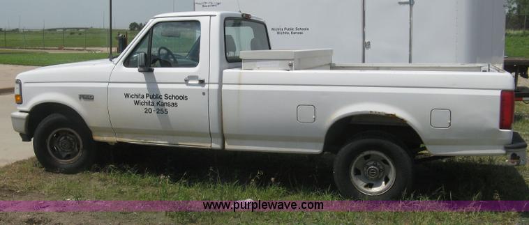 image for item H5375 1996 Ford F150 pickup truck