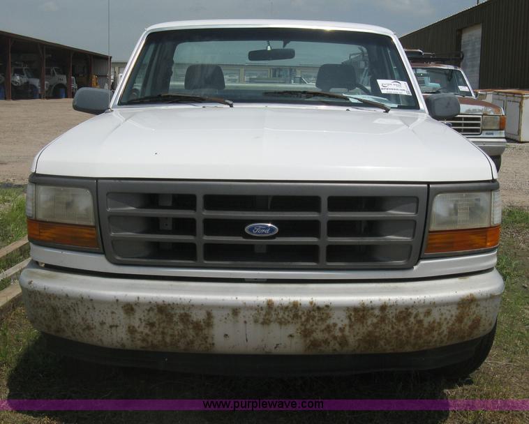 image for item H5375 1996 Ford F150 pickup truck