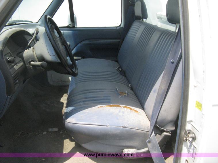 image for item H5375 1996 Ford F150 pickup truck