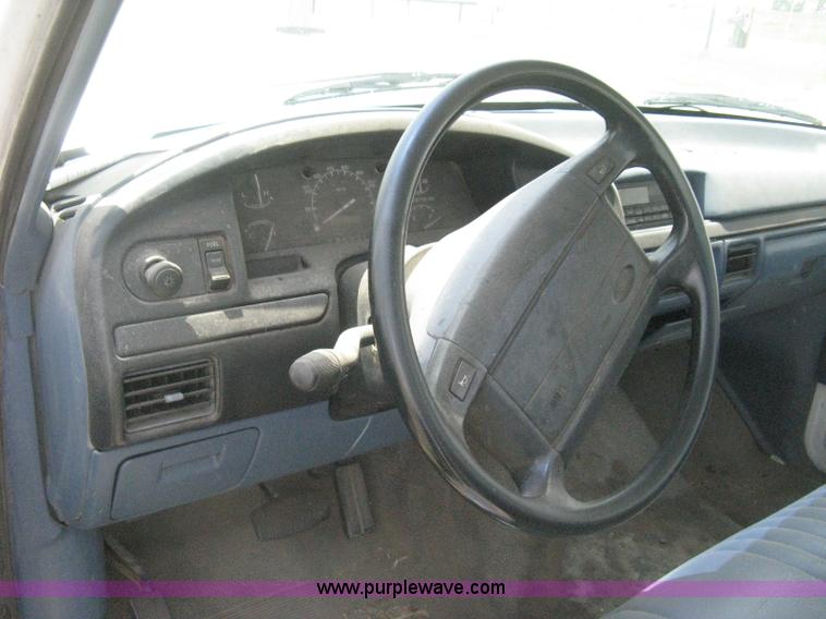 image for item H5375 1996 Ford F150 pickup truck