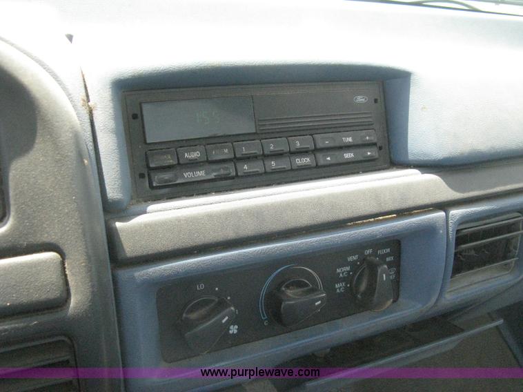 image for item H5375 1996 Ford F150 pickup truck