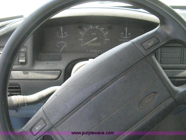 image for item H5375 1996 Ford F150 pickup truck