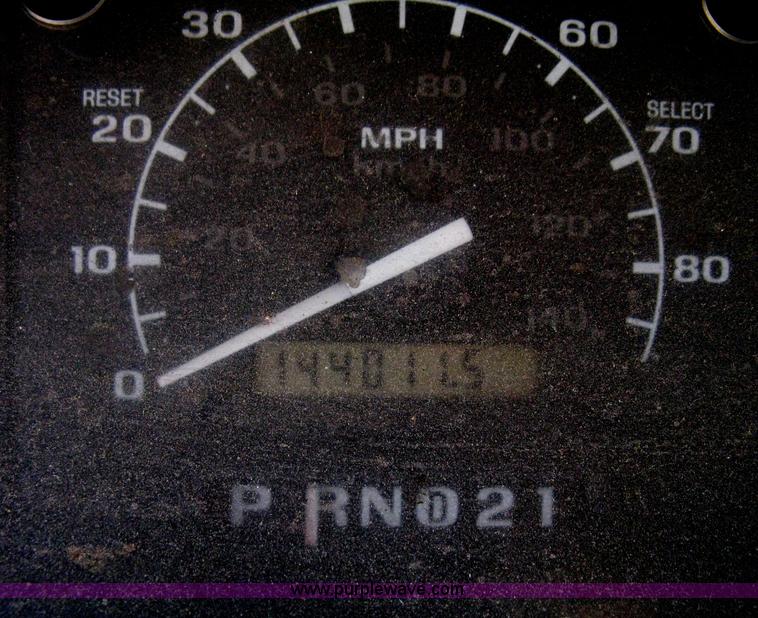 image for item H5375 1996 Ford F150 pickup truck