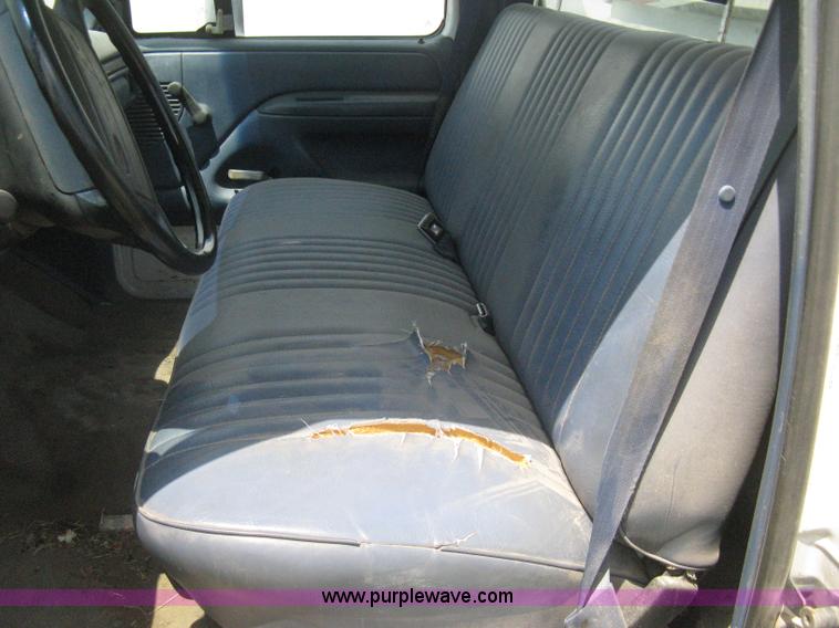 image for item H5375 1996 Ford F150 pickup truck