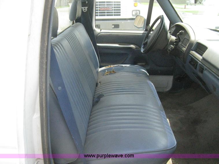 image for item H5375 1996 Ford F150 pickup truck