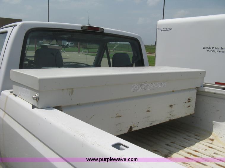 image for item H5375 1996 Ford F150 pickup truck