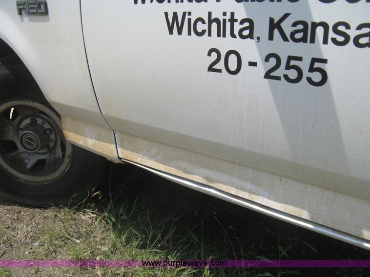 image for item H5375 1996 Ford F150 pickup truck