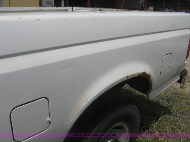 image for item H5375 1996 Ford F150 pickup truck