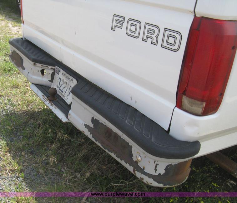 image for item H5375 1996 Ford F150 pickup truck