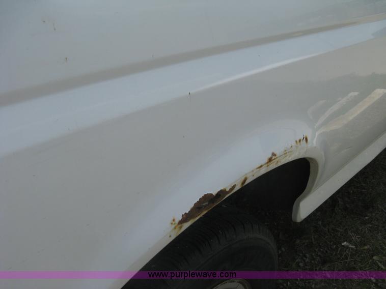 image for item H5375 1996 Ford F150 pickup truck