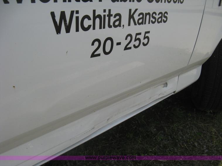 image for item H5375 1996 Ford F150 pickup truck