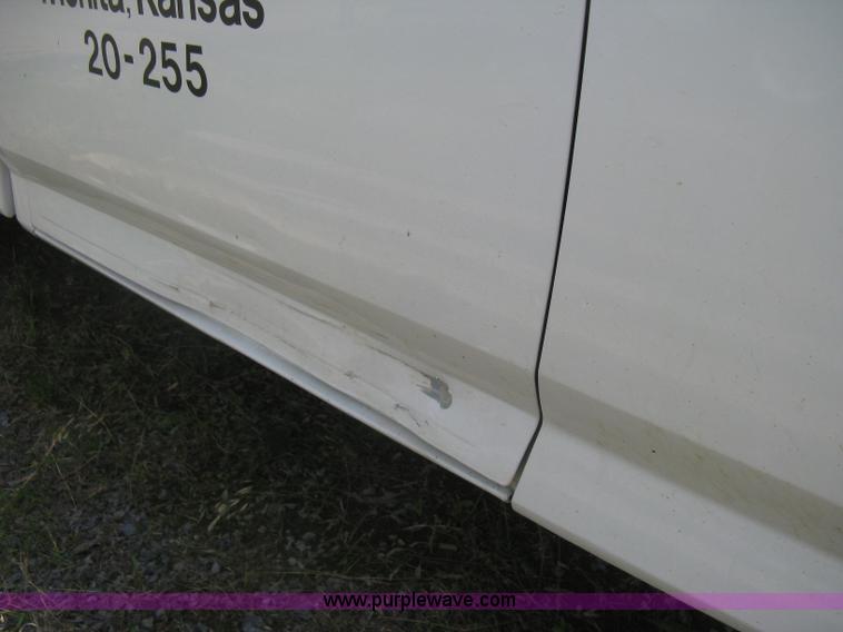 image for item H5375 1996 Ford F150 pickup truck