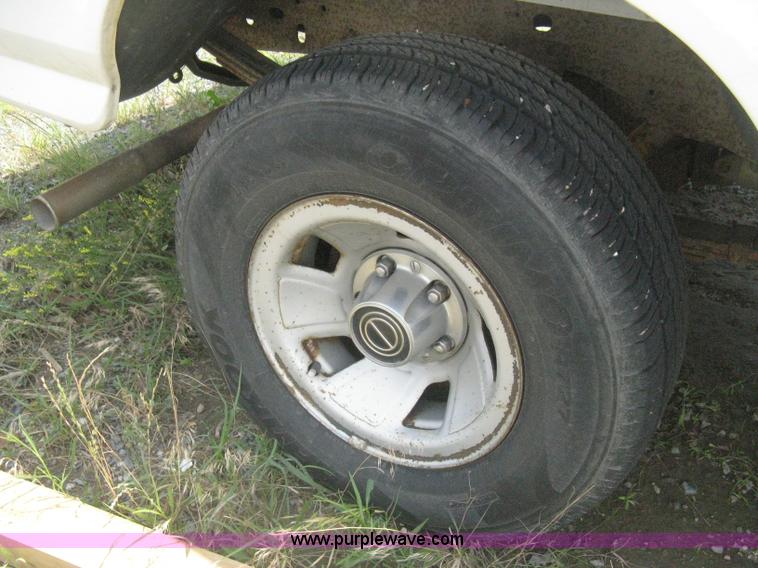 image for item H5375 1996 Ford F150 pickup truck