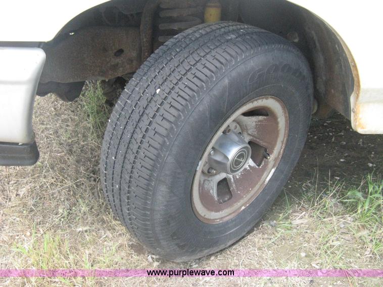 image for item H5375 1996 Ford F150 pickup truck