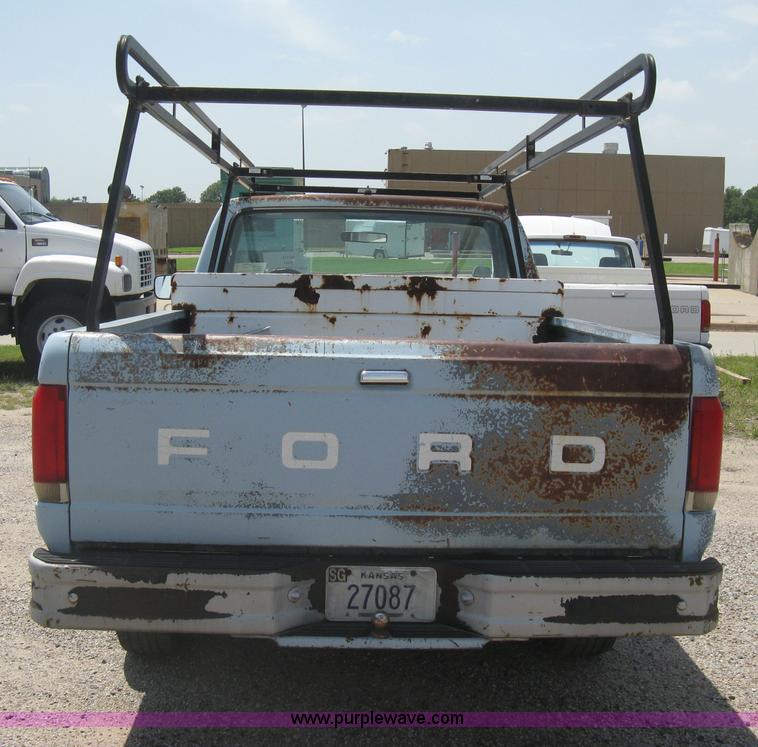 image for item H5376 1989 Ford F150 Custom pickup truck